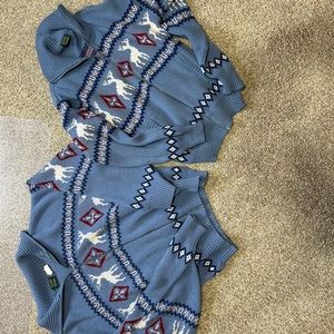 2 for 1!🎅🏻🎄 MATCHING HOLIDAY SWEATERS 🎄🎅🏻 size large and size small